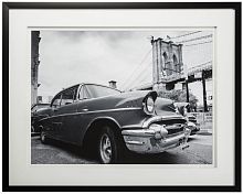 постер с паспарту в раме vintage car parked by city bridge в Оренбурге